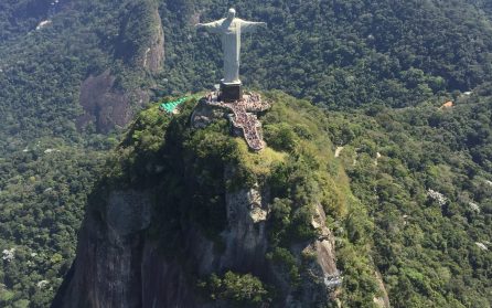 Corcovado med Jesusstatyn – favelan Morro Babilônia med ett uppdrag image