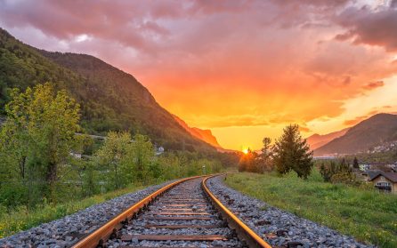 Avresa med tåg image