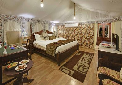 Gir NP, Lion safari camp