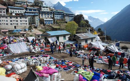 Bergsfolkets stad Namche Bazaar image