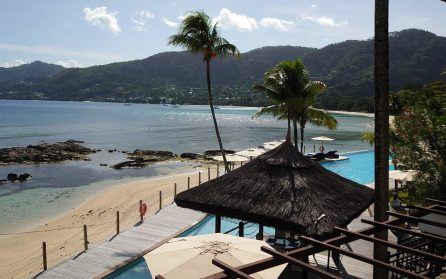 Mahe och hotellet i Beau Vallon Bay image