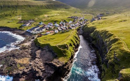 Vandring till Trælanípan och vidare till Gjógv image
